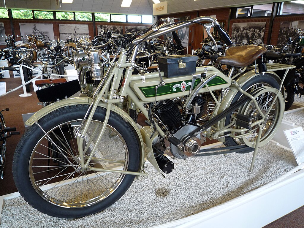 Thruxton, CC BY 3.0 via Wikimedia Commons