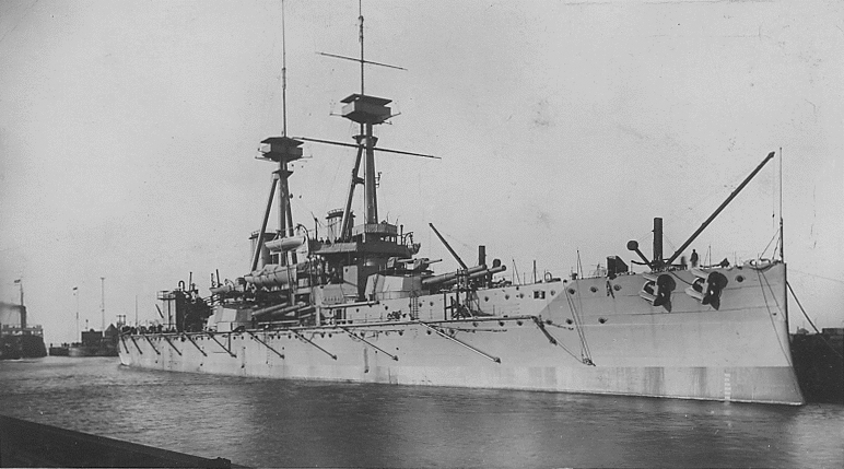 Rotary Photo E.C., Public domain, via Wikimedia Commons