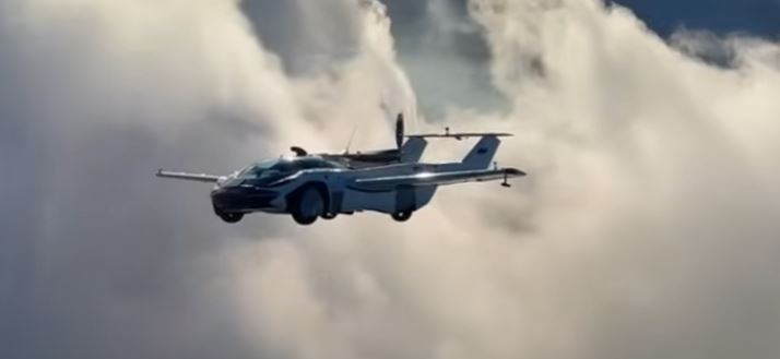 Video: Världens första flygande bil är klar – och snart kan den bli din